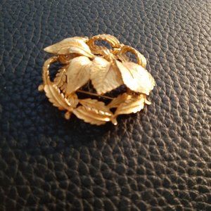 Vintage 60s Signed Hattie Carnegie Gold Plated Leaves Large Pin Brooch 3"